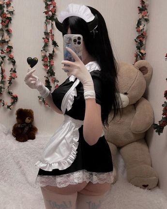 Maid Girl Cosplay, Maid Cosplay Kawaii, Ladies Poses, Outfit With Gloves, Agent Aika, Goth Mommy, Pizza Girls, Cosplay Maid, Maid Girl