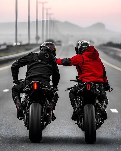 Brother's Best Friend Aesthetic, Biker Friends, Bike Rider Photography, Sport Bike Rider, Heavy Bike, Starboy Aesthetic, Motorcycle Leathers Suit, Motorcycle Guy, Hot Biker Guys