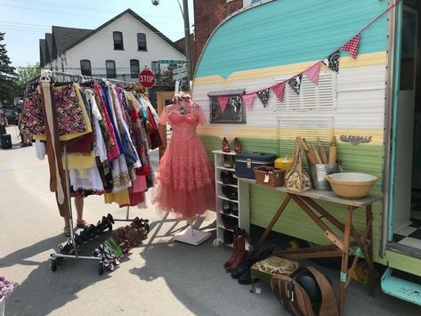 ​Vintage Vera - a Mobile Pop-Up Shop - VINTAGE CAMPER TRAILERS Flea Market Selling, Lounge Aesthetic, Pop Up Trailer, Camper Store, Food Carts, Vintage Rv, Vintage Campers Trailers, Cottage Exterior, Mobile Boutique