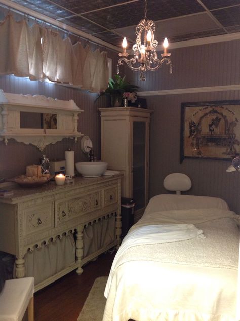 Day Spa Decor Ideas, Spa Bedroom Ideas, Spa Decor Ideas, Day Spa Decor, Spa Room Ideas, Spa Bedroom, Ideas Salon, Massage Room Decor, Facial Room