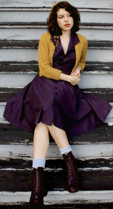 Librarian Chic Outfits, Librarian Aesthetic, Librarian Style, Librarian Chic, Deep Autumn, Wardrobe Inspiration, Boots Women, Mode Inspiration, Looks Vintage