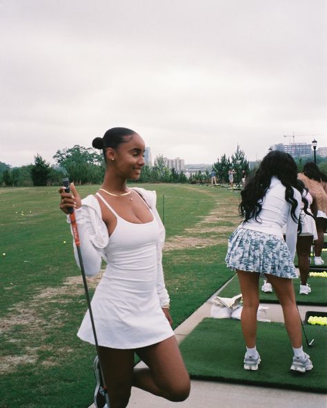 Film came back 🤍 Workout Friends Aesthetic, Golf Aesthetic Black Woman, Golf Outfit Black Women, Tennis Outfits Aesthetic, Spring Golf Outfits Women, Outfits For Tennis, Country Club Photoshoot, Golf Aesthetic Outfit, Cute Golfing Outfits For Women