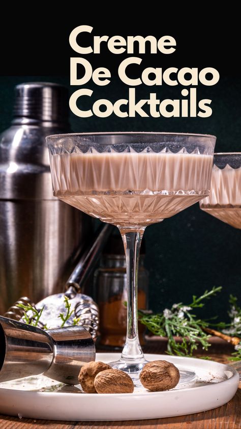 Creme De Cacao Cocktails Snickers Martini, Drinks Made With Tequila, Chocolate Tequila, Kahlua Drinks, Chocolate Martini Recipe, Caramel Vodka, Creamy Cocktails, Cocoa Drink, Best Cocktails