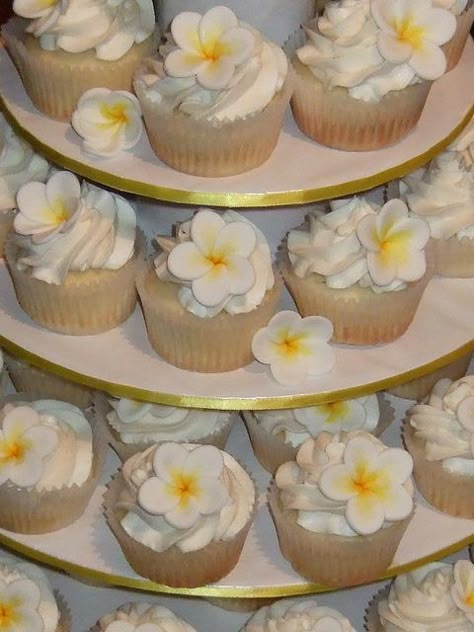 Frangipani Cupcakes, Horror Cake, Birthday Bbq, Beach Wedding Cake, Stood Up, Buttercream Icing, Pretty Birthday Cakes, Cute Birthday Cakes, Just Cakes