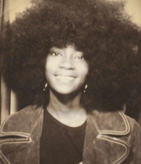 Jody Watley in the 70s 1980s Black Hairstyles, 70s Black Women, Jody Watley, Afro Hairstyles Men, Vintage Photo Booths, 70s Hair, Young Celebrities, Afro Style, Vintage Black Glamour