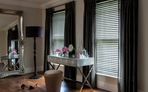 Gallery - Accent Blinds Kitchen Blinds Modern, Blinds With Curtains, Paint Vertical Blinds, Blinds Color, Modern Roller Blinds, Curtain Treatments, Wooden Venetian Blinds, Black Blinds, Master Suite Ideas