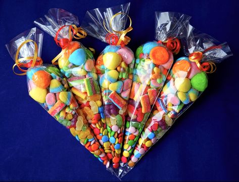 Jump House Party, Birthday Party Sweets, Edible Party Favors, Rainbow Party Favors, Handmade Party Favors, Candy Gift Baskets, Baby First Birthday Cake, Candy Bouquet Diy, Party Sweets