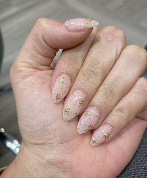 Celebratory Nails, Sparkle Almond Nails, Celestial Nail Art, Golden Nails, Gold Nail Designs, Gold Nail, Winter Nail Art, Winter Nail, Star Nails