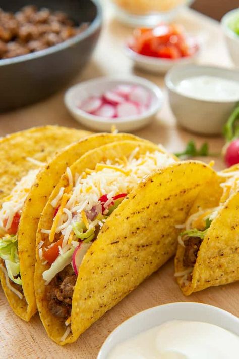 Ground Beef Tacos - Quick and Delicious Weeknight Meal! #tacos #groundbeef #beeftacos #recipe #easy Chicken Tacos Recipes, Best Chicken Tacos, Best Chicken Taco Recipe, Chicken Breast Tacos, Corn Taco Shells, Chicken Tacos Recipe Easy, Street Taco Recipe, Healthy Taco Recipes, Homemade Taco Seasoning Mix