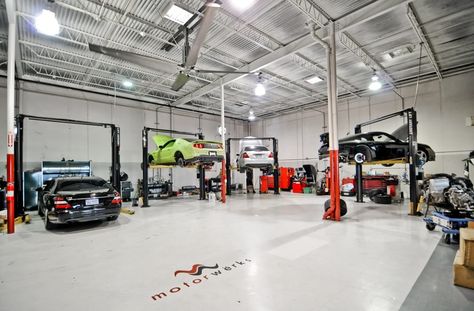 Car Service Center Home Car Workshop, Car Service Design Garage, Car Workshop Ideas, Auto Shop Ideas, Car Repair Shop Design, Car Workshop Design, Car Mechanic Garage, Car Mechanics Garage, Car Service Center