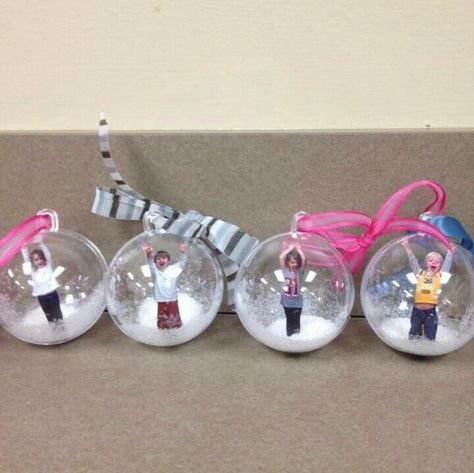 Gifts For Parents For Christmas, Picture Christmas Ornaments, Handprint Ornaments, Diy Snow Globe, Gifts For Parents, Clear Ornaments, Globe Ornament, Winter Crafts For Kids, Christmas Ornaments Homemade