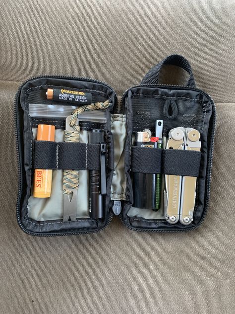 Small First Aid Kit, Mochila Edc, Urban Survival Kit, Leatherman Wave, Edc Backpack, Edc Carry, Edc Gadgets, Edc Bag, Bic Lighter