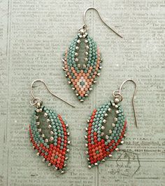 Linda's Crafty Inspirations: Russian Leaf Earrings #32 - Aqua & Berry Russian Leaf Earrings, Seed Bead Tutorials, Beaded Jewelry Earrings, Beaded Earrings Tutorials, Beaded Earrings Diy, Beaded Beads, Seed Bead Tutorial, Beaded Earrings Patterns, Beaded Bracelet Patterns