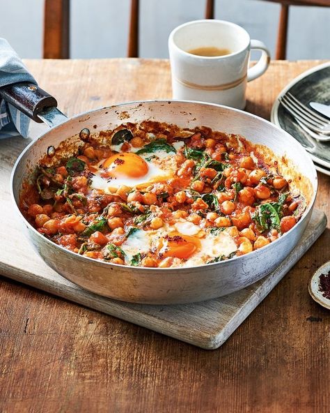 كريم بروليه, Eggs With Tomatoes, Baked Eggs Recipe, Delicious Magazine, Chickpea Recipes, Brunch Dishes, God Mat, Idee Pasto Sano, Baked Eggs