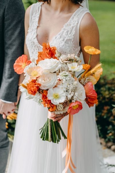 Black Orange Wedding, Breathtaking Flowers, Peach Wedding Bouquet, Event Concept, Modern Wedding Bouquets, Orange Wedding Colors, Bridesmaid Bouquet White, Orange Bridesmaid, Concept Inspiration