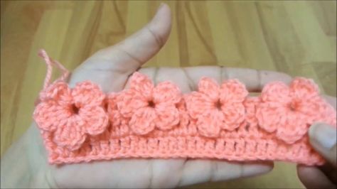 We’re in love with this stunning crochet flower stitch and it’s a free pattern! And it comes with both video tutorial and written pattern! If you’ve been looking for a great new pattern for a baby blanket, this flower stitch pattern is absolutely gorgeous. A blanket made using this stitch would look so lovely! It … Crochet Flower Stitch, Flower Stitch, شال كروشيه, Crochet Heart Pattern, Floral Blanket, Crochet Simple, Crochet Borders, Crochet Heart, Crochet Flower Patterns