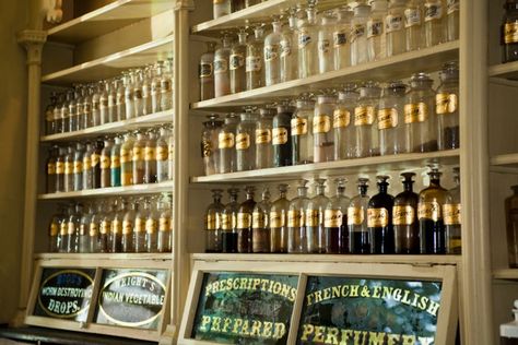 Stabler-Leadbeater Apothecary Museum | Visit Alexandria Apothecary Decor, Design Japonais, Apothecary Cabinet, Old Town Alexandria, Herbal Apothecary, Apothecary Bottles, Medicine Bottles, Vintage Bottles, Apothecary Jars