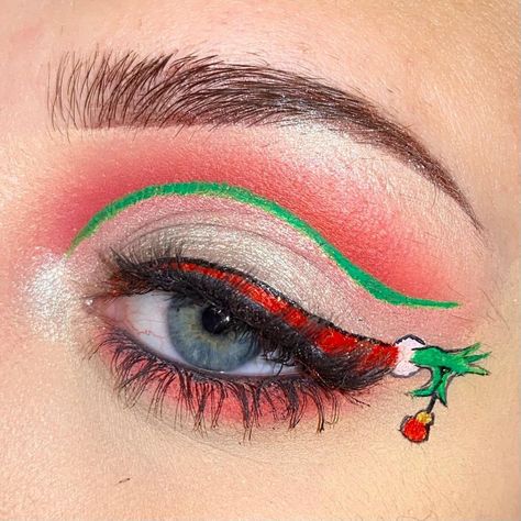 @looks.by.bee shared a photo on Instagram: “Grinch makeup! I love the grinch so I had to do this 🎄❤️ Products used: @elfcosmetics instant brow lift pencil in dark brown…” • Dec 21, 2020 at 9:56am UTC Glam Grinch Makeup, Grinch Themed Makeup, Grinch Eyeliner, Simple Grinch Makeup, Grinch Eye Makeup, Easy Grinch Makeup, Cute Grinch Makeup, Grinch Inspired Makeup, Make Up Costume Ideas