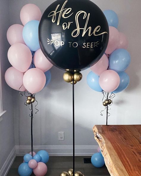 Ballon Gender Reveal, Gender Reveal Balloon Arch, Gender Reveal Balloon Pop, Balloon Gender Reveal, Balloon Bar, Boy Or Girl Gender Reveal, Baby Reveal Cakes, Balloon Arch Decorations, Twin Gender Reveal