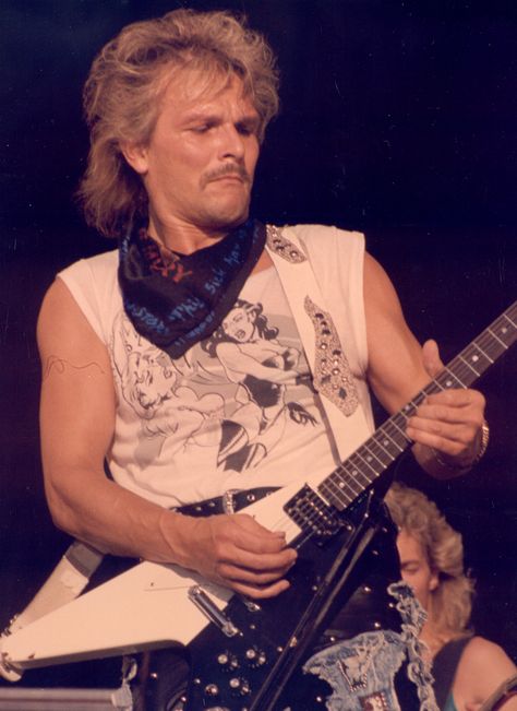 Rudolf Schenker, Scorpions Band, The Scorpions, Flying V, 80s Bands, Rock N Roll Music, Guitar Hero, Def Leppard, Music Legends