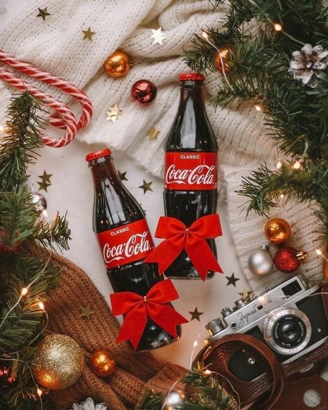 Coca Cola Marketing, Coca Cola Wallpaper, Coca Cola Christmas, Christmas Flatlay, Diy Aesthetic, Christmas Collage, Xmas Wallpaper, Christmas Feeling, Aesthetic Inspiration