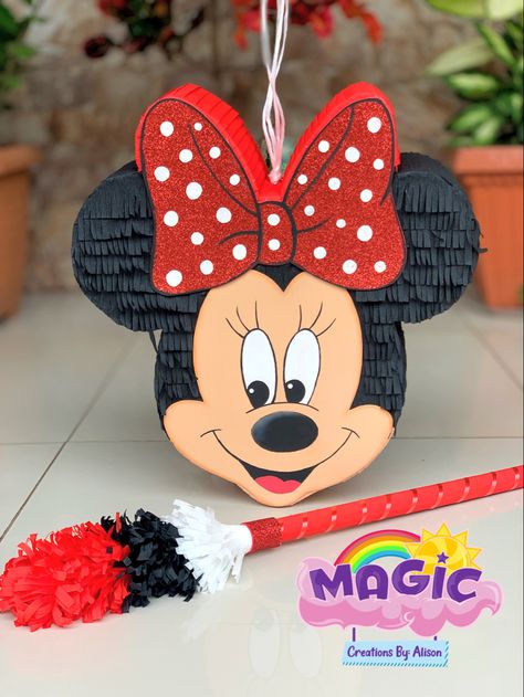 Red Minnie Mouse Party Ideas, Pinata Mickey Mouse, Minnie Pinata, Mickey Mouse Pinata, Minie Mouse Party, Minnie Mouse Pinata, Minnie Mouse Decorations, Mimi Birthday, Minnie Mouse Birthday Party Decorations