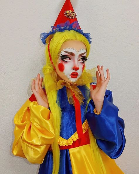 Colorful Clown Outfit, Circuscore Aesthetic, Clown Halloween Outfit, Clown Makeup Girl, Clown Drag, Victorian Clown, Cute Clown Costume, Clowncore Fashion, Bday Makeup