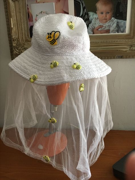 Diy Bee Keeper Hat, Bumble Bee Headband Diy, Diy Beekeeper Costume, Diy Bee Keeper Costume, Bee Keeper Dramatic Play Preschool, Bee Costume Ideas, Bee Keeper Costume, Bee Crafts Preschool, Diy Bee Costume