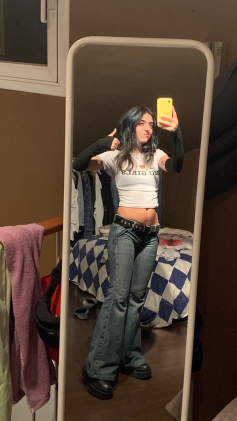 Gothic Tumblr, Alt Girl Outfits, Alternative Tiktok, Light Wash Jeans Outfit, Tiktok Alt, Retro Instagram, Bowling Outfit, Tumblr Grunge, Lesbian Fashion