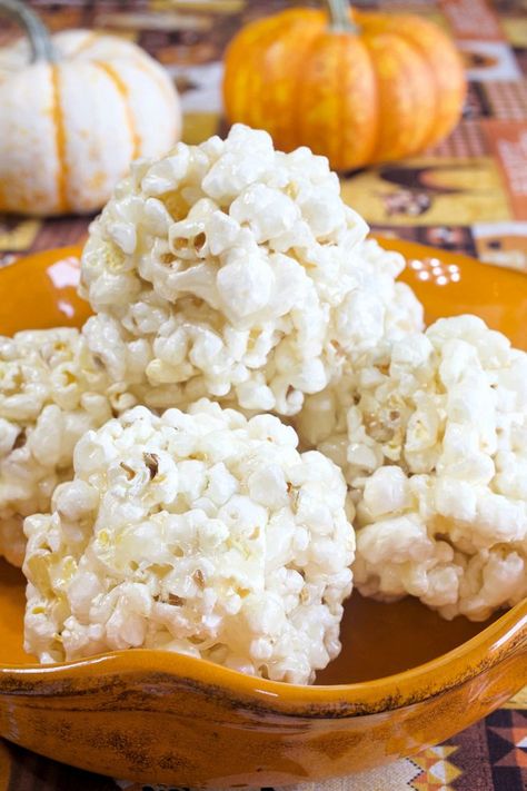 Old fashioned popcorn balls in an orange bowl. Homemade Popcorn Balls, Popcorn Balls Recipe Easy, Halloween Popcorn Balls, Marshmallow Popcorn Balls, Bakery Style Chocolate Chip Cookies, Caramel Popcorn Balls, My Country Table, Popcorn Balls Recipe, Homemade Popcorn