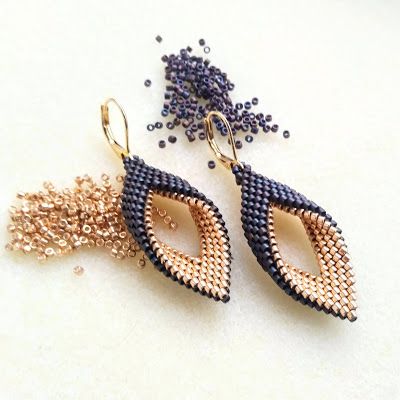 Lariata blog about handmade crafts and beading: folded leaf bead earrings Seed Bead Leaf Earrings, Beaded Leaf, Earring Ideas, Beading Tutorial, Ginkgo Leaf, Seed Bead Earrings, Leaf Pendant, Brick Stitch, Bead Earrings