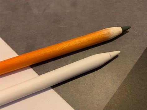 Guy Mods Apple Pencil to Look Like an Actual Pencil How To Make A Homemade Apple Pencil, How To Make A Apple Pencil, Apple Pencil 2, Cute Apple Pencil, Pencil Tattoo, Apple Pencil Case, Diy Apple, Apple Pencil Skin, Diy Greenhouse