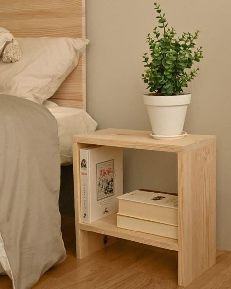 Bed Shelf Ideas, Ideas Con Madera, Woodworking Projects Furniture, Diy Nightstand, Simple Furniture, Diy Home Furniture, Diy Wood Projects Furniture, Night Stand, Book Shelf