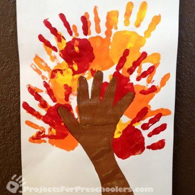 red preschool art projects - Google Search Tree Handprint, Projects For Preschoolers, Handprint Tree, Thumbprint Crafts, Hand Print Tree, School Art Activities, Preschool Art Projects, Fall Arts And Crafts, Fall Tree