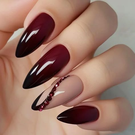 Burgundy Nail Designs, Deep Red Nails, Brown Acrylic Nails, Best Nail Art Designs, Valentine's Day Nails, Manicure E Pedicure, Black Nails, Nail Designer, Almond Nails