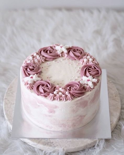 Tårta Design, Mini Torte, Rosette Cake, Simple Cake Designs, Creative Cake Decorating, Shower Diy, Cake Decorating Frosting, Cake Inspo, Simple Birthday Cake