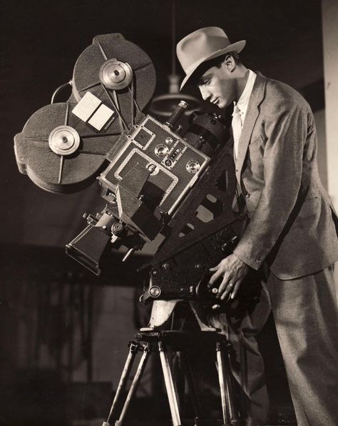 The Work Of Jack Cardiff, Technicolor Master : NPR Fotocamere Vintage, Film Projector, Septième Art, Old Cameras, Cinema Camera, Movie Camera, Old Camera, Film History, Foto Art