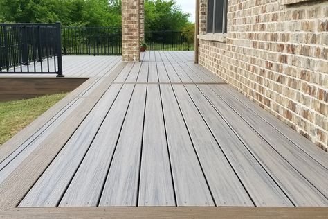 Trex Enhance® Decking in Rocky Harbor and Toasted Sand | Trex Rocky Harbor Trex Decking Ideas, Trex Enhance Toasted Sand, Trex Deck Rocky Harbor, Trex Rocky Harbor Decks, Trex Toasted Sand Decking, Rocky Harbor Trex Decking, Trex Rocky Harbor, Hamptons Deck, Trex Deck Ideas