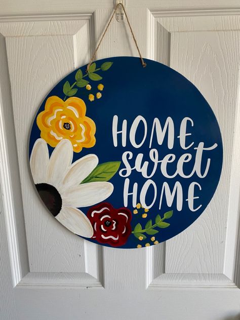 Welcome Board Diy Home Decor, Welcome Board Ideas For Home, Mdf Wall Hanging Ideas, Aesthetic Nameplates For Home, Wood Canvas Painting Ideas Easy, Welcome Home Board Ideas, Home Sweet Home Sign Front Door, Painting Door Hangers, Nameplates Design Ideas For Home Diy