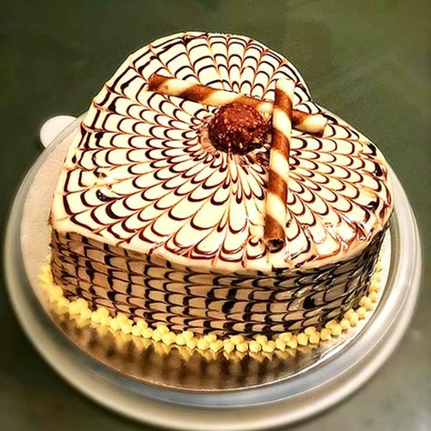 Butterscotch Cake Designs, Heart Shape Cake Designs, Ferrero Cake, Heart Cake Design, Heart Shape Cake, Midnight Cake, Chocolate Cream Cake, Kitkat Cake, Happy Birthday Cake Photo