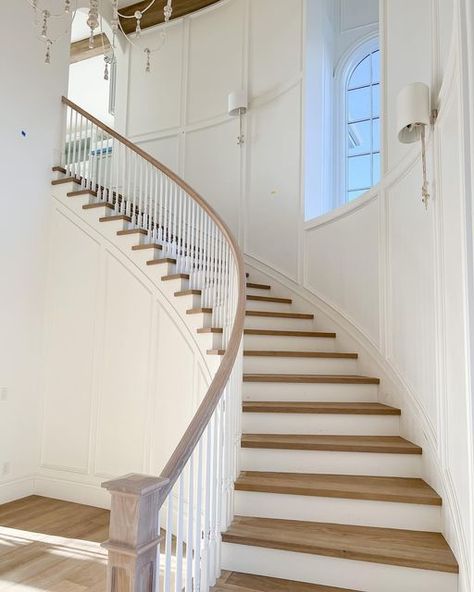 Tricia~Mom of 4•custom home build•design on Instagram: "•Love the arches on this curved staircase! Still need to work out the stain on the railing, but will probably be dealing with that once we are in! Curious for those with new builds, how many of you moved in to a completed house? • #custombuilds #newbuildsofinstagram #traditionalhomes #design #homedecor #farmhouses #arch #frenchcountryfarmhouse #homesofinstagram #newhousebuild #newhouse #doorways #stair #stairs #stairdesign #stair Curved Staircase Ideas, Custom Home Build, White Staircase, Foyer Ideas, Stairs Makeover, Build Design, House Staircase, Oak Stairs, Staircase Ideas