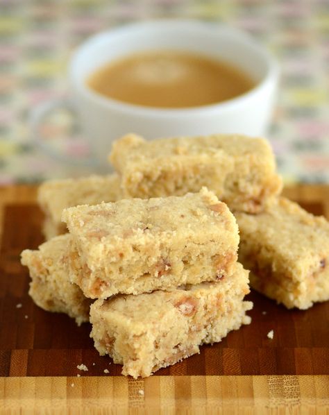 Salted Toffee Shortbread - Baking Bites Toffee Shortbread, Salt Block Cooking, Best Shortbread Cookies, Salted Toffee, Salt Block, Shortbread Bars, Shortbread Recipes, Cookie Bar Recipes, Oatmeal Chocolate Chip Cookies