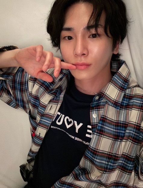 #wattpad #fanfiction in which they both refuse to acknowledge the inevitable. shinee kim kibum ©jules highest ranking: #1 in kibum <3 Key Shinee Wallpaper, Kim Kibum Shinee, Key Kpop, Shinee Wallpaper, Kibum Shinee, Key Wallpaper, Key Shinee, Shinee Key, Green Wave