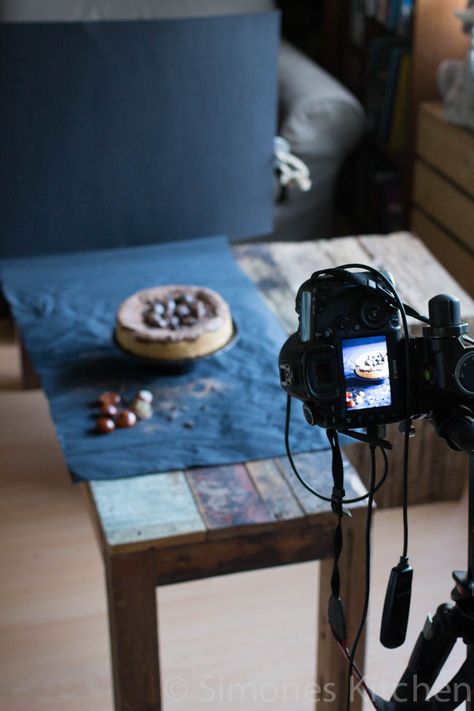 Chocolate chestnut cake and shooting dark - Simone's Kitchen EN Chestnut Cake Recipe, Chestnut Cake, Food Photography Lighting, Photography Lighting Setup, Dark Food Photography, Photo Techniques, Food Photography Inspiration, Cake Photography, Food Photography Tips