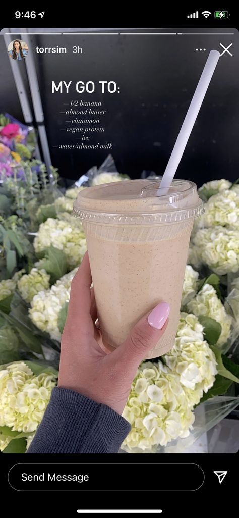 Emma Chamberlain Recipes, Erewhon Smoothie Hailey Bieber, Emma Chamberlain Erewhon Smoothie, Hailey Bieber Erewhon Smoothie, Emma Chamberlain With Coffee, Fruit Smoothie Recipes Healthy, Diet Breakfast, Healthy Lunch Meal Prep, Fruit Smoothie Recipes