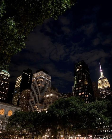 Night Park, City View Night, City Life Aesthetic, Nyc Night, City Scapes, New York Night, Tall Buildings, Nyc Aesthetic, Night Scenery