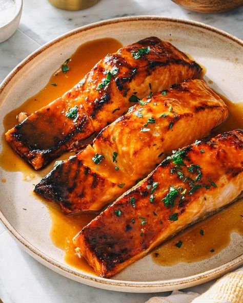 Impress everyone with this honey glazed salmon recipe! The easy flavorful sauce features honey, soy, miso and garlic. #honeyglazedsalmon #salmon #honeysalmon #glazedsalmon #honeyglazedsalmonrecipe #salmonrecipe #salmondinner #salmon #dinneridea #dinnerrecipe #easydinnerrecipe #easydinneridea Glazed Salmon Recipes, Honey Soy Salmon, Honey Glazed Salmon Recipe, Miso Glazed Salmon, Honey Glazed Salmon, Salmon Glaze Recipes, Salmon Soy Sauce, Seafood Diet, Honey Salmon