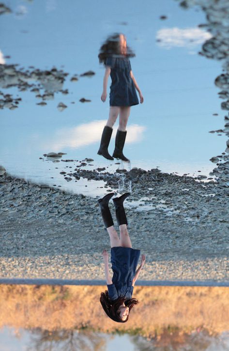 Reflection In A Puddle Makes My Friend Look Like She's Flying Portraits Ideas, Levitation Photography, Reflection Photography, Photography Styles, Trik Fotografi, 영감을 주는 캐릭터, Photography Techniques, 인물 사진, Art Photo