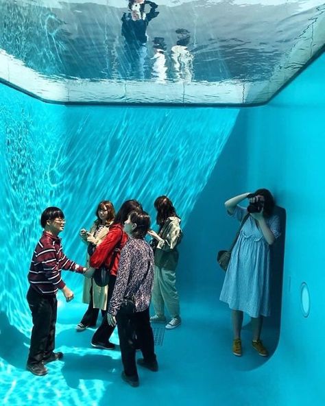 The Swimming Pool, A Brilliant Optical Illusion Art Installation Where People Can Socialize Under Water Site Specific Art Installation, Site Specific Art, Illusion Kunst, Optical Illusion Art, Water Installation, Contemporary Art Installation, Pool Art, Water Effect, Optical Illusions Art