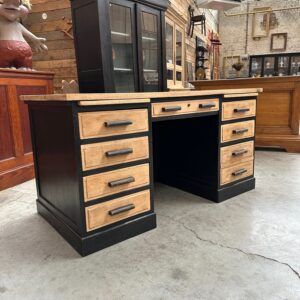 Bureau Administratif Années 50 - Nord Factory Refinishing Furniture Diy, House Diy, Refinishing Furniture, Armoire, Furniture Diy, Home Diy, Restaurant, Furniture